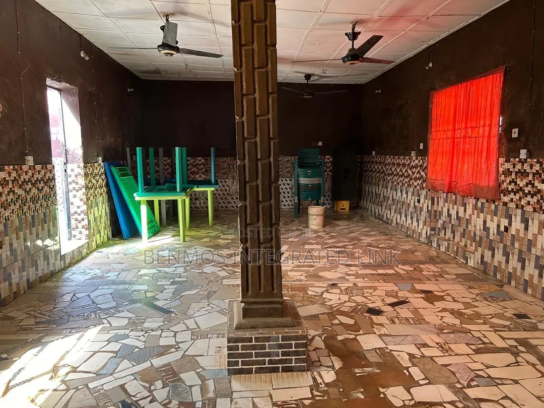 8bdrm Villa in Igbo Olomu, Ikorodu for rent