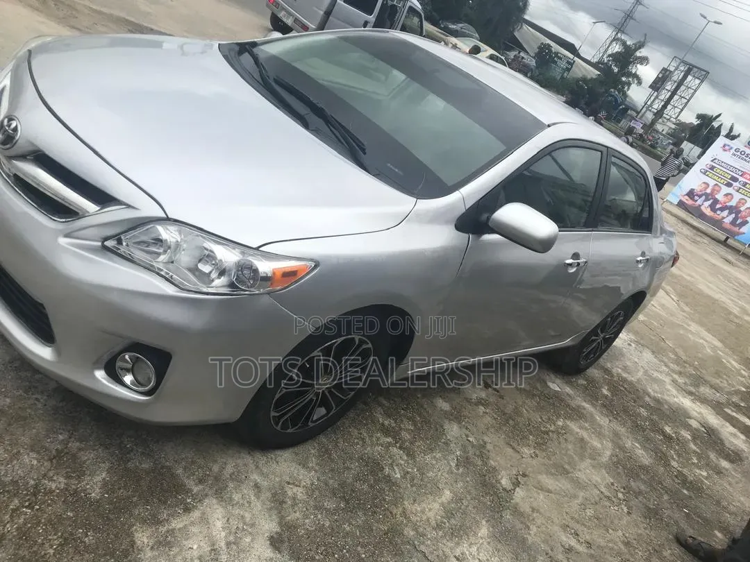 Toyota Corolla LE 4dr Sedan (1.8L 4cyl 4A) 2010 Silver