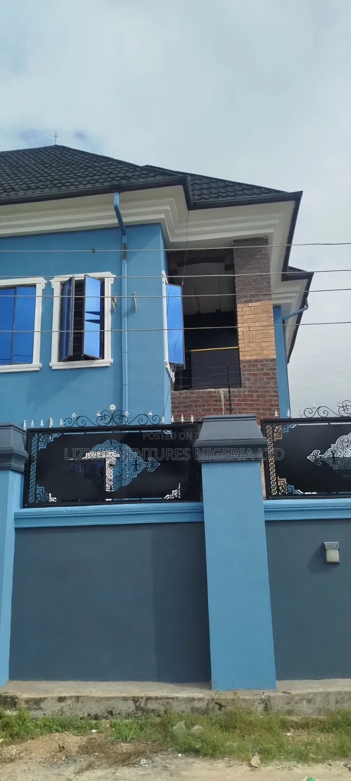 Furnished 4bdrm Duplex in Post Service, Iba / Ojo for sale