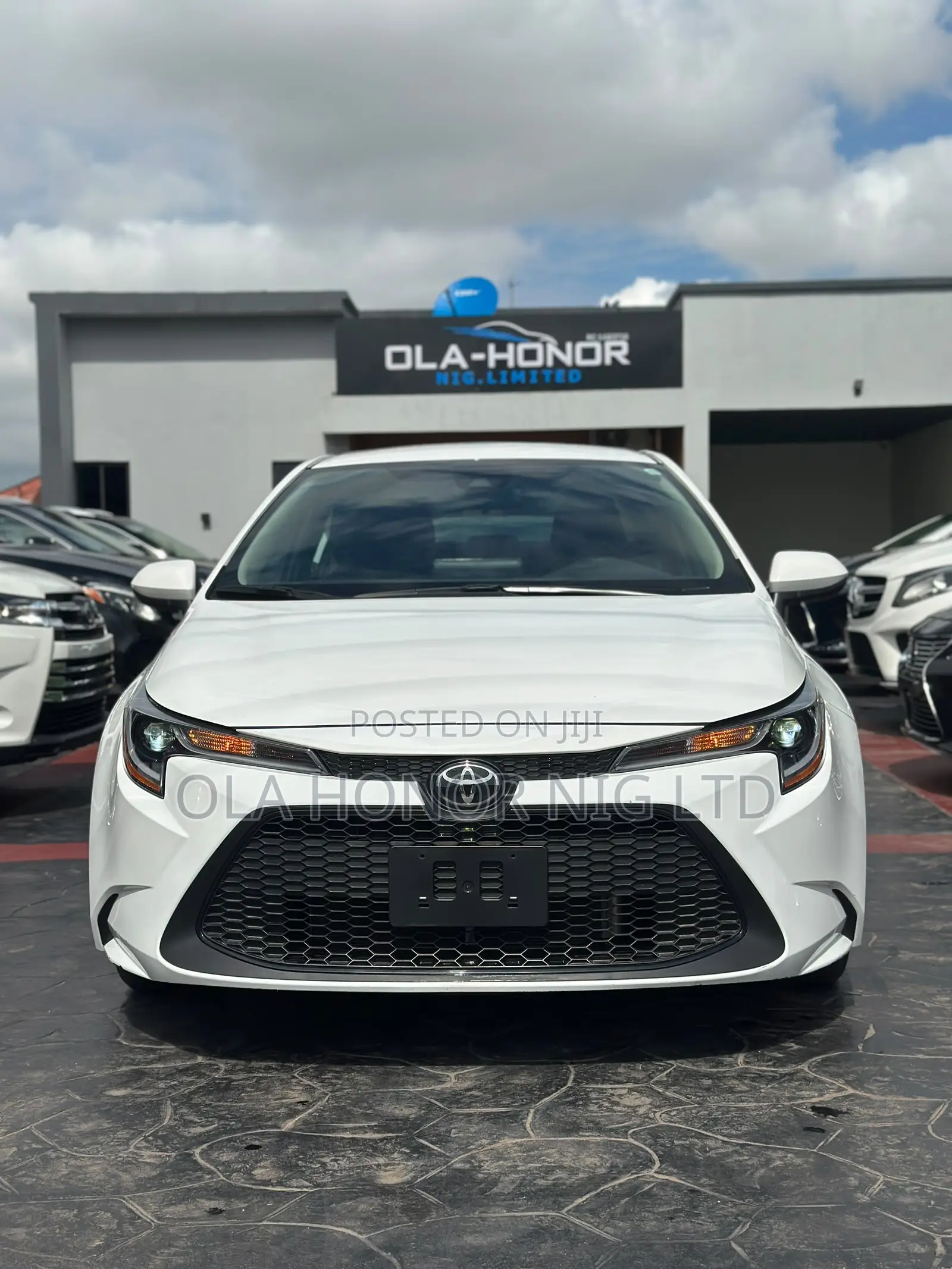Toyota Corolla LE 2021 White