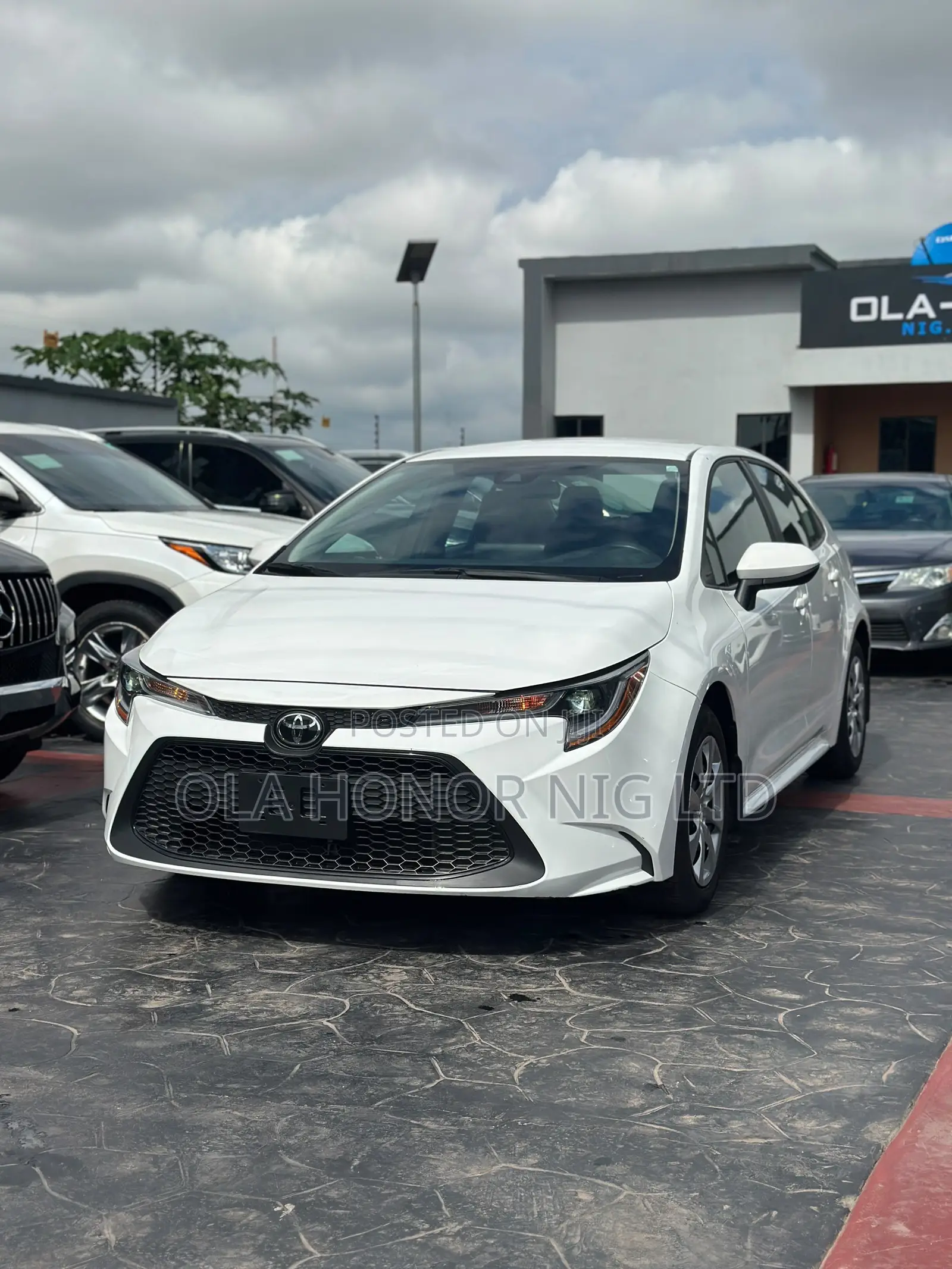 Toyota Corolla LE 2021 White