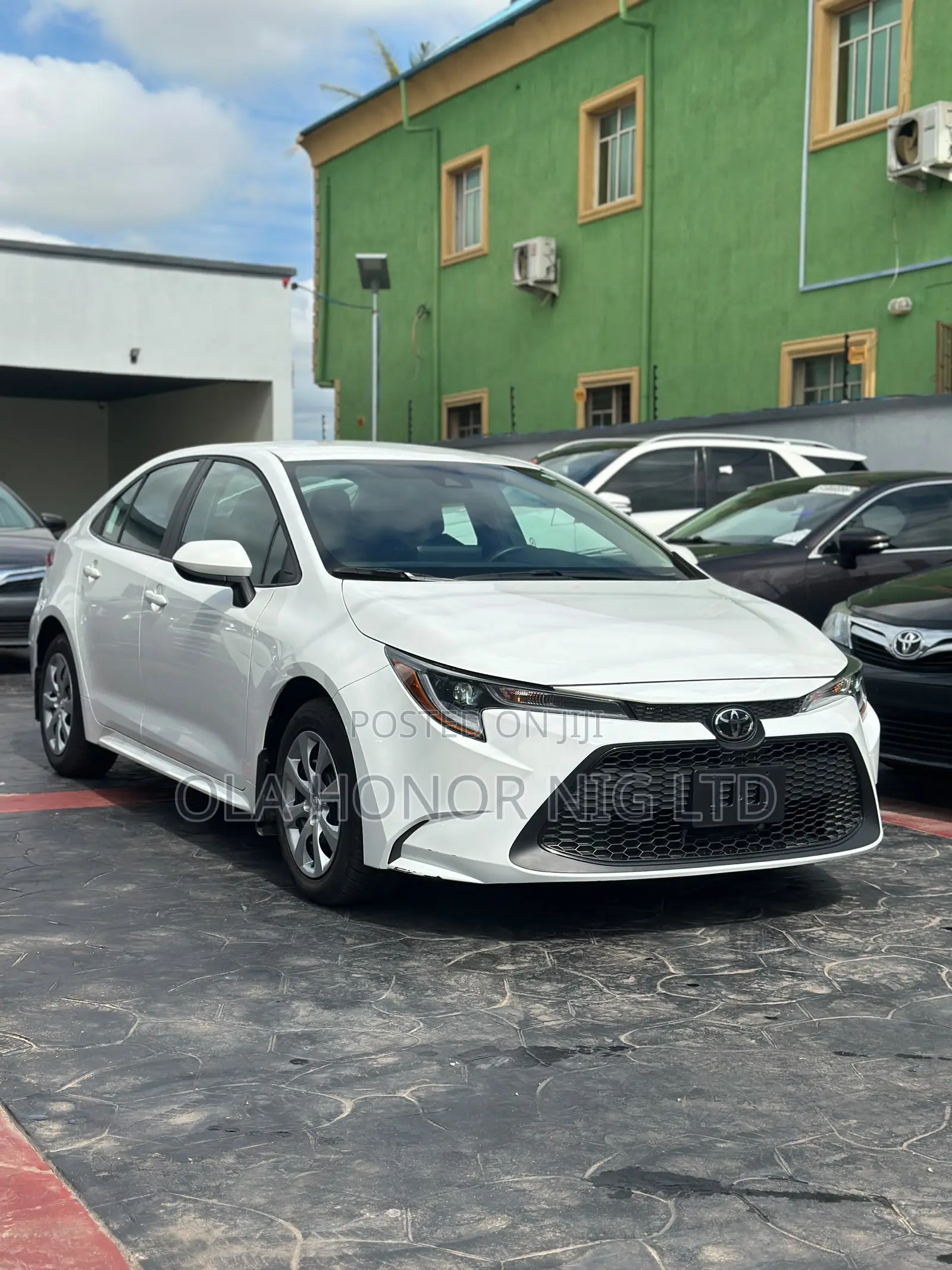 Toyota Corolla LE 2021 White