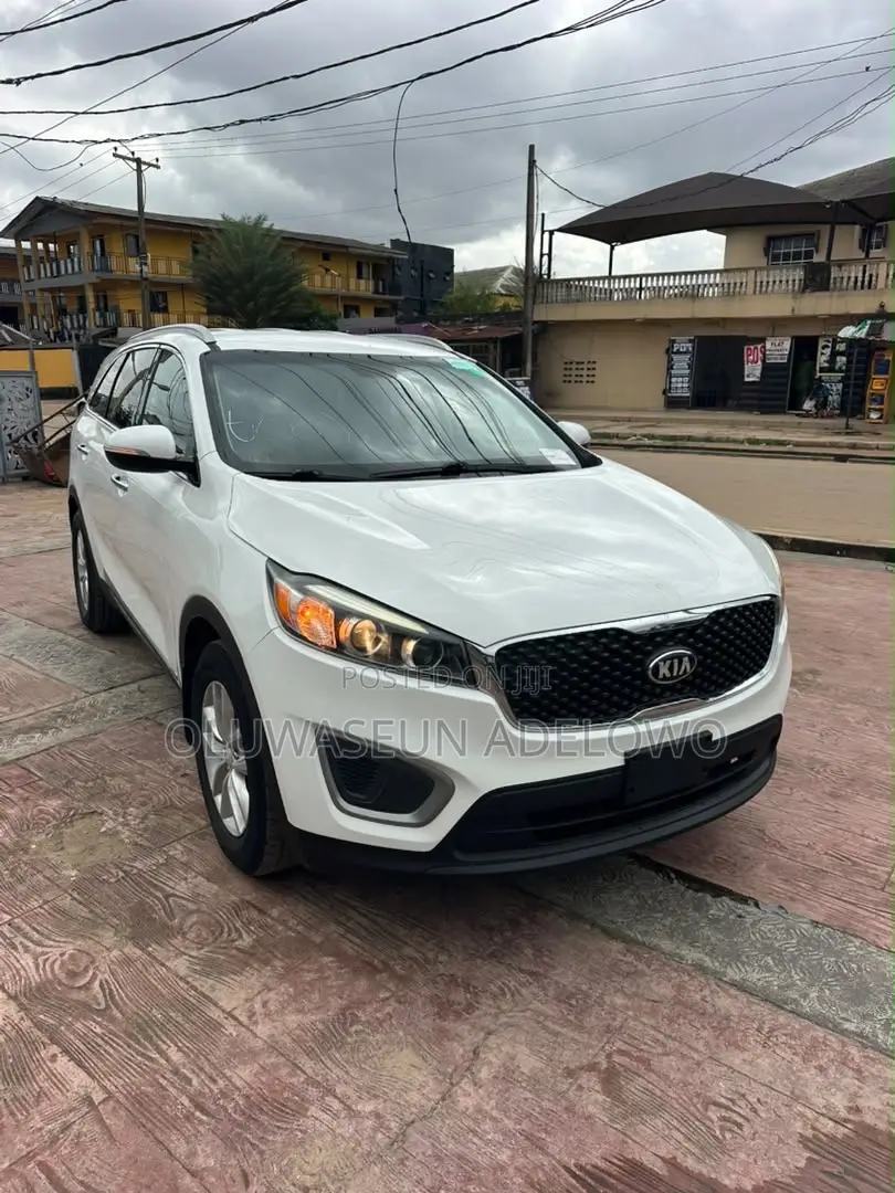 Kia Sorento 4dr SUV 2016 White