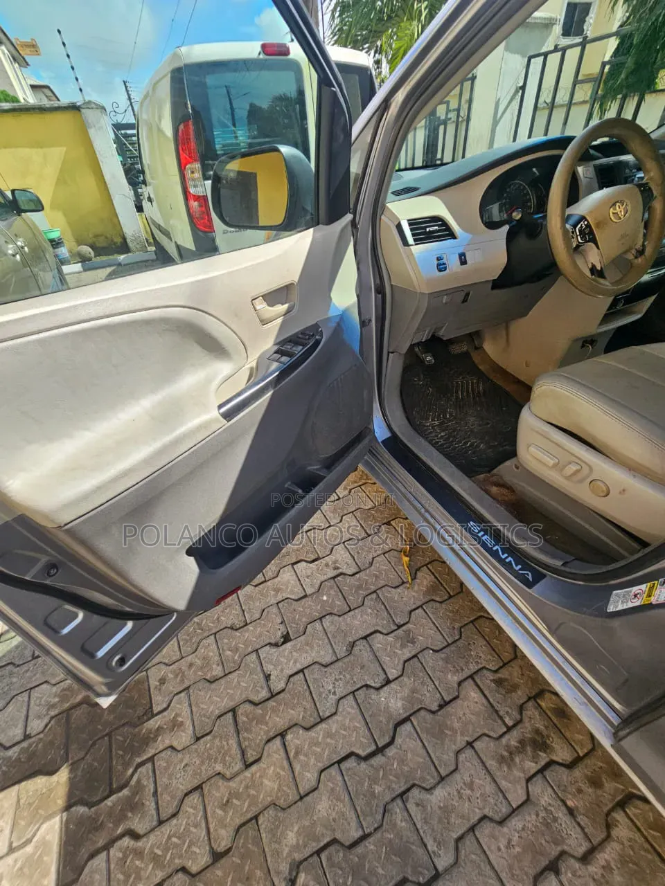 Toyota Sienna XLE 8 Passenger 2012 Silver