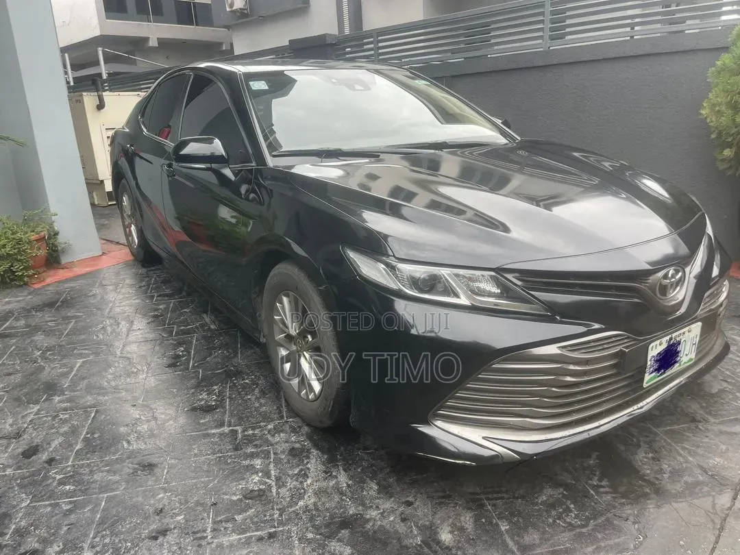 Toyota Camry XLE FWD 2020 Black