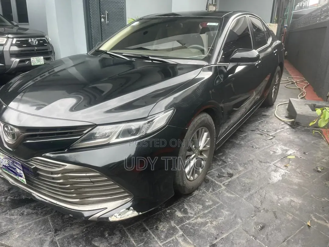 Toyota Camry XLE FWD 2020 Black