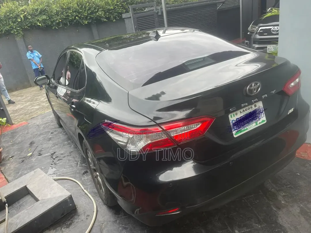 Toyota Camry XLE FWD 2020 Black