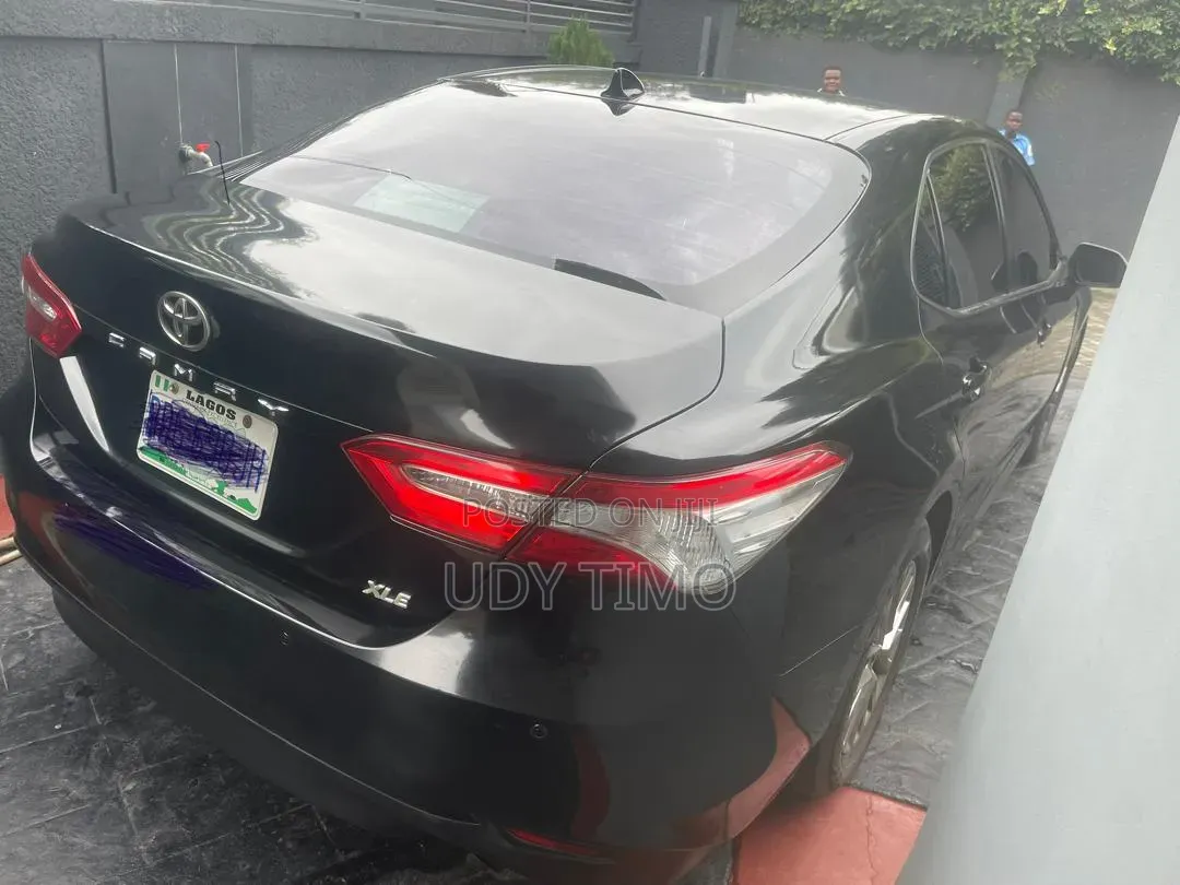 Toyota Camry XLE FWD 2020 Black