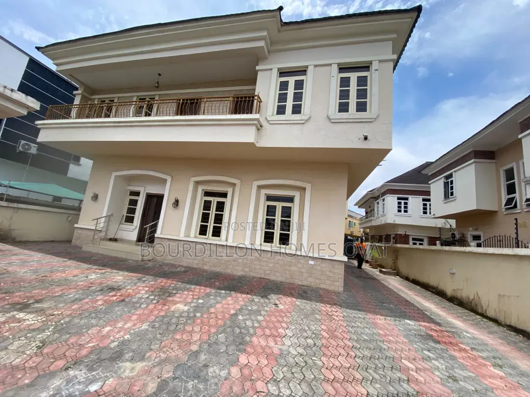 5bdrm Duplex in Lekki County Road for rent