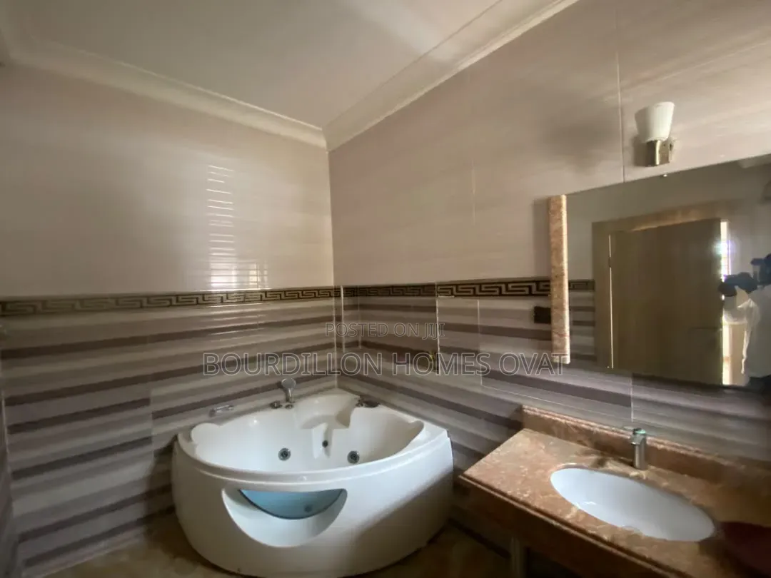 5bdrm Duplex in Lekki County Road for rent