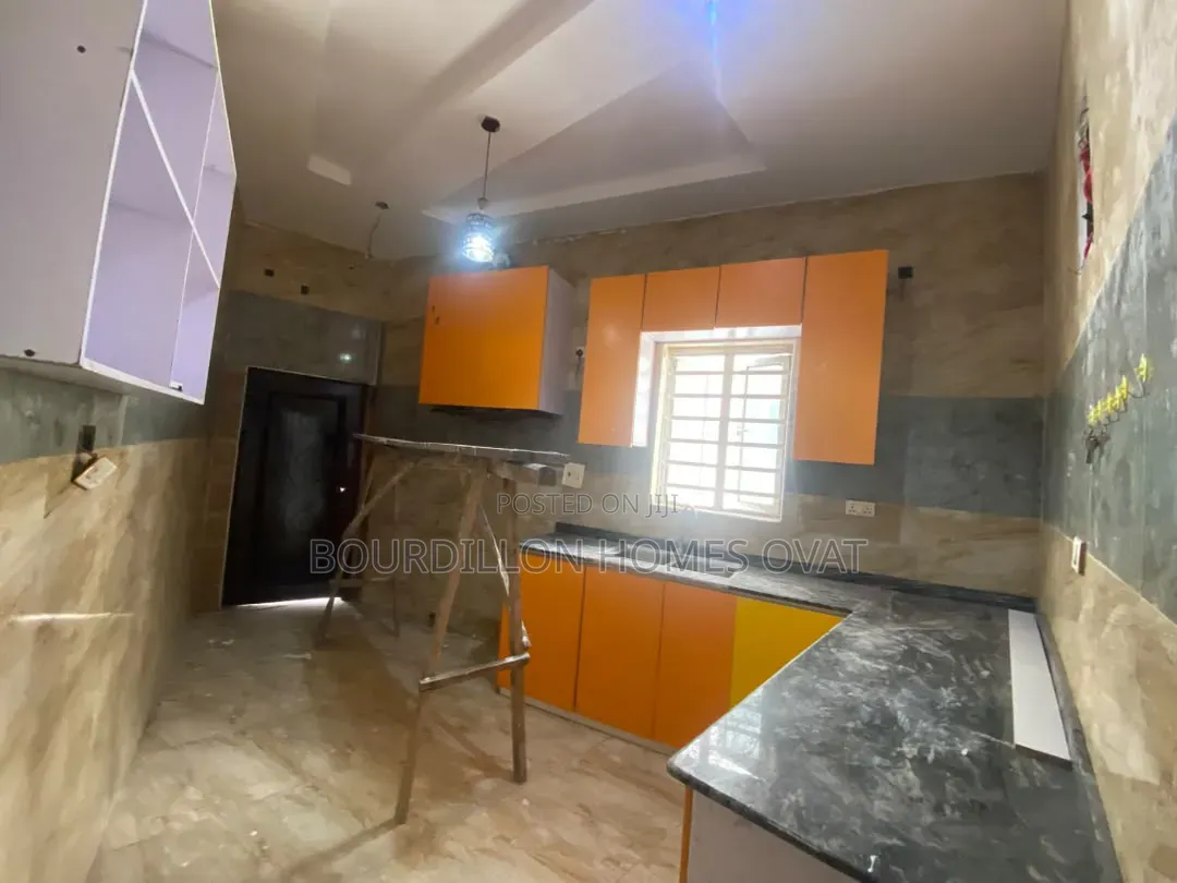 4bdrm Duplex in Thomas Estate for rent