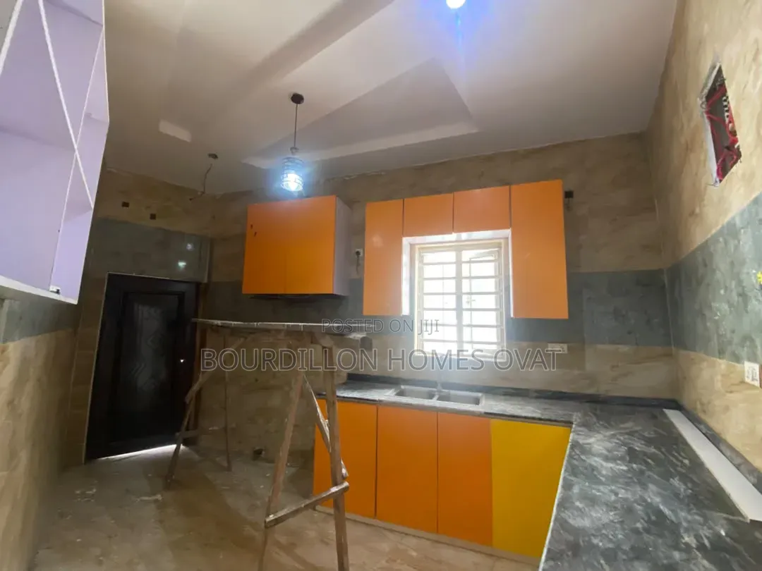 4bdrm Duplex in Thomas Estate for rent