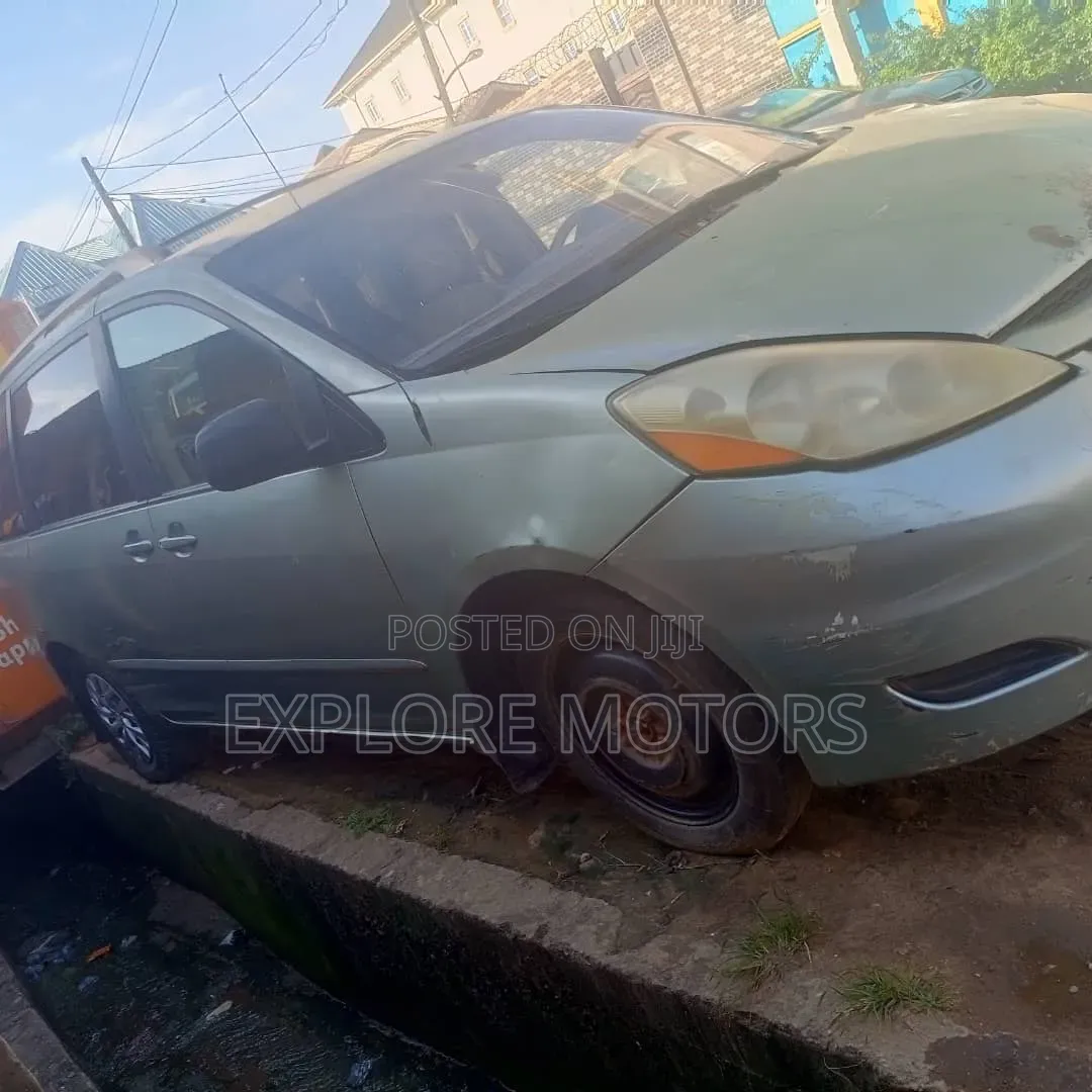 Toyota Sienna 2007 Gray