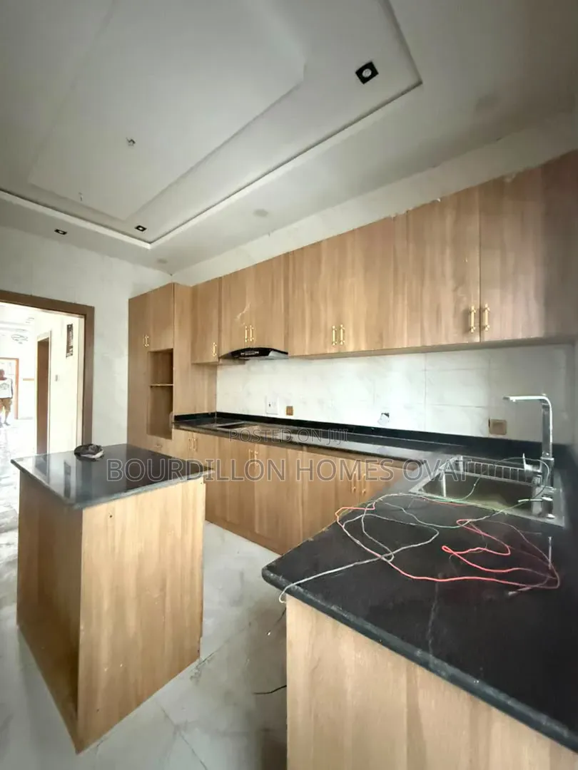 4bdrm Duplex in Ikota Lekki Lagos for sale