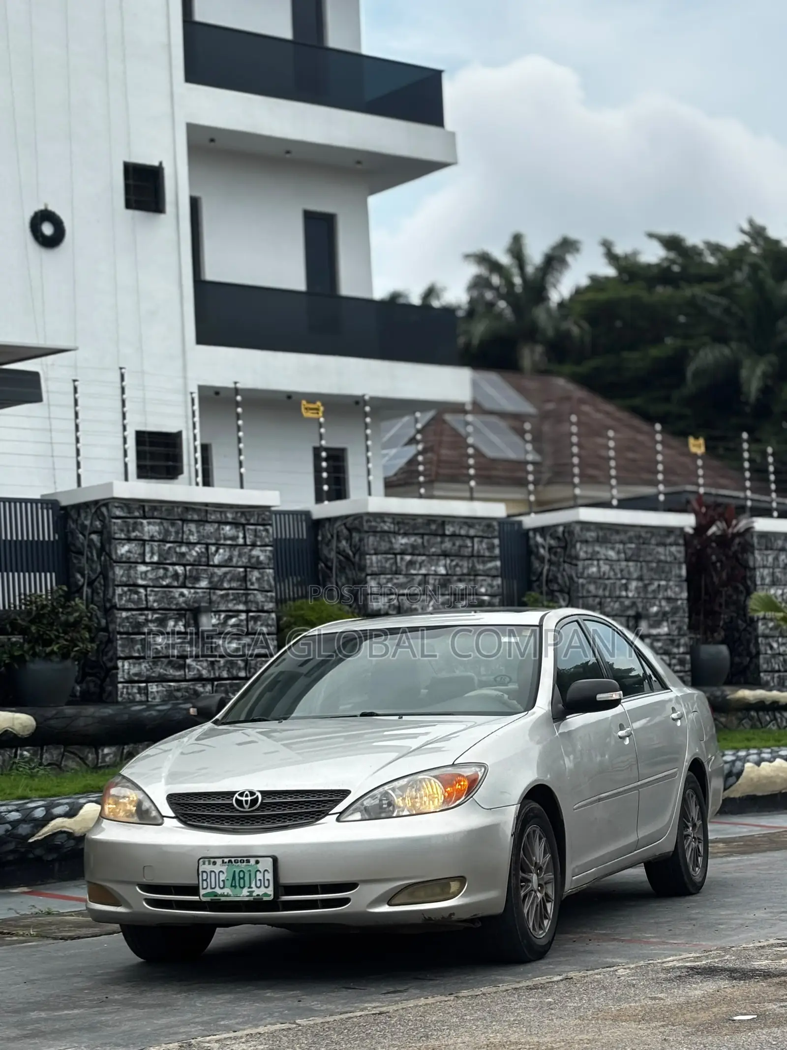 Toyota Camry XLE 4dr Sedan (2.4L 4cyl 5A) 2005 Silver