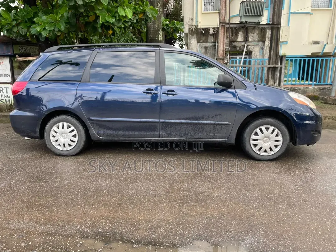 Toyota Sienna LE FWD 2006 Blue