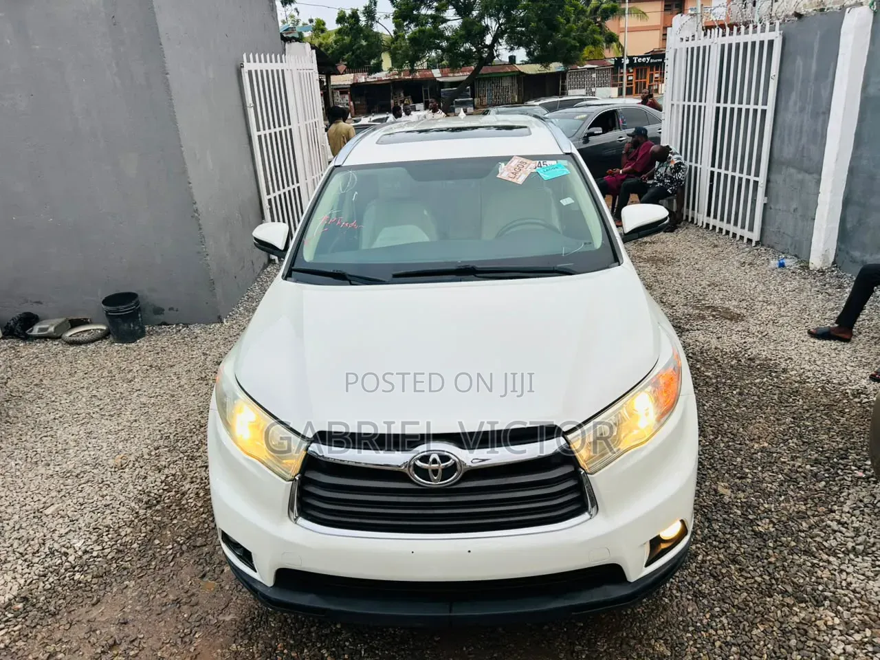 Toyota Highlander XLE 4dr SUV AWD (3.5L 6cyl 6A) 2015 White