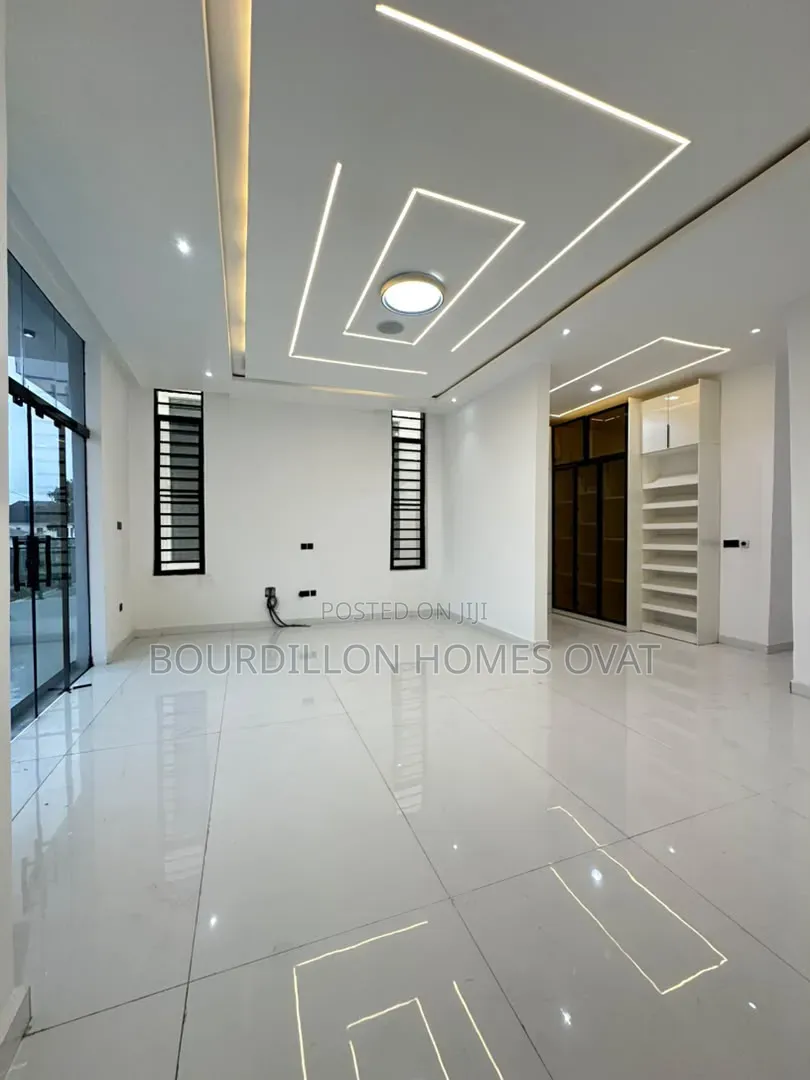 5bdrm Duplex in Ikota Lekki Lagos for sale