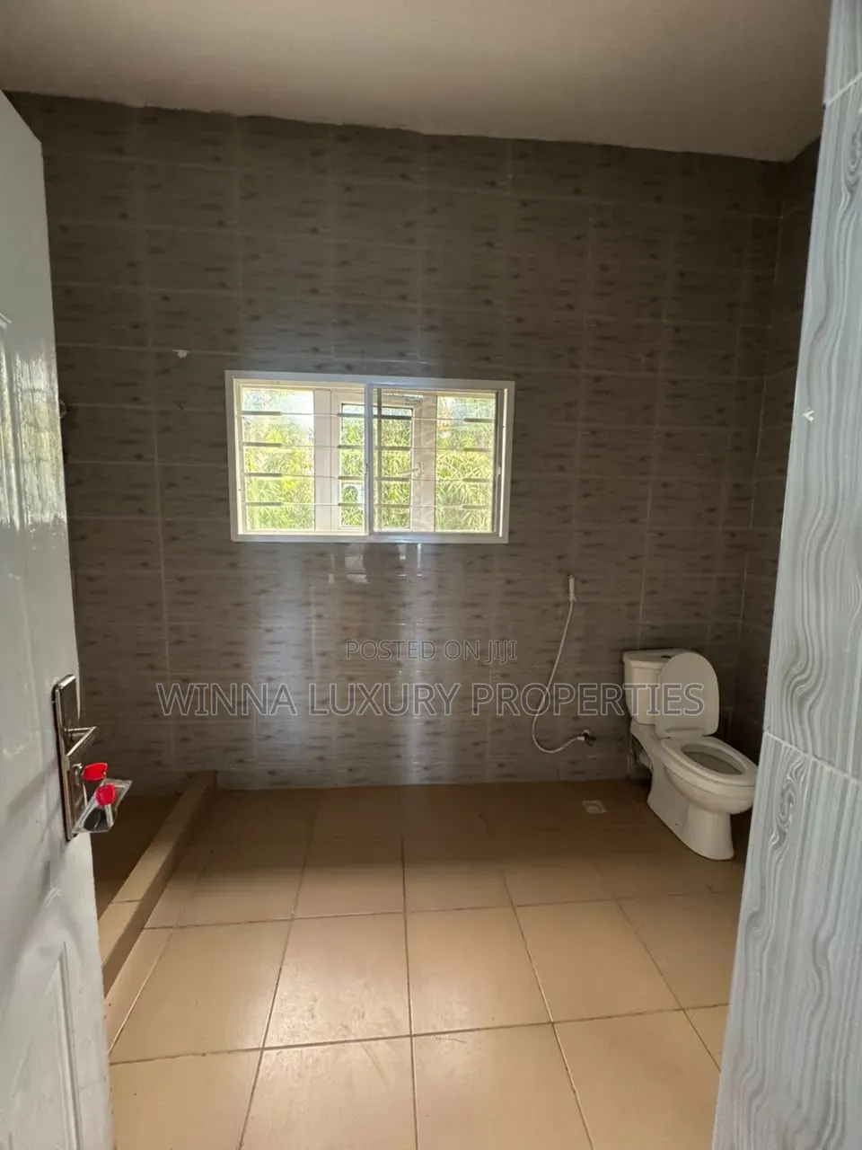 5bdrm Townhouse / Terrace in Guzape for rent