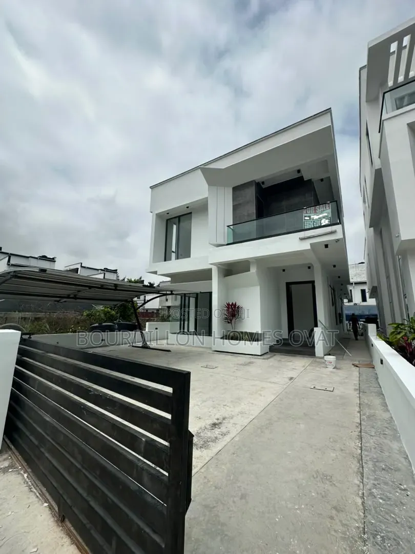 5bdrm Duplex in Megamound Estate for sale