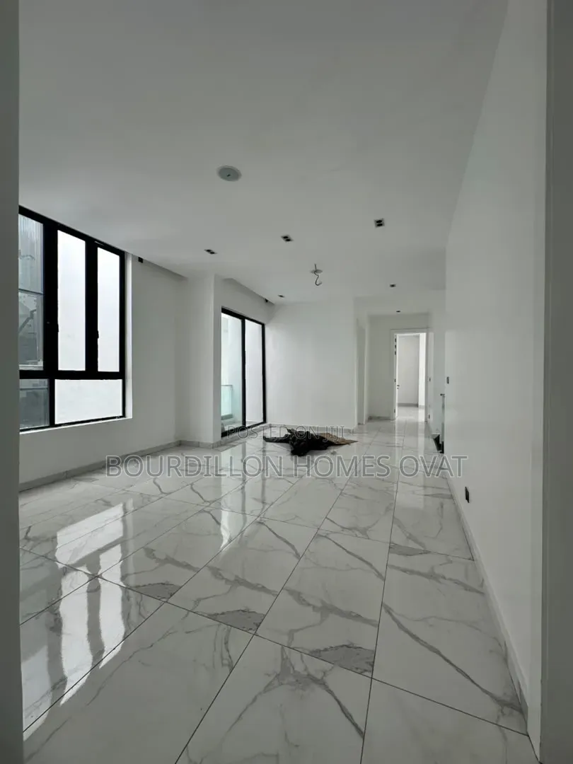 5bdrm Duplex in Megamound Estate for sale