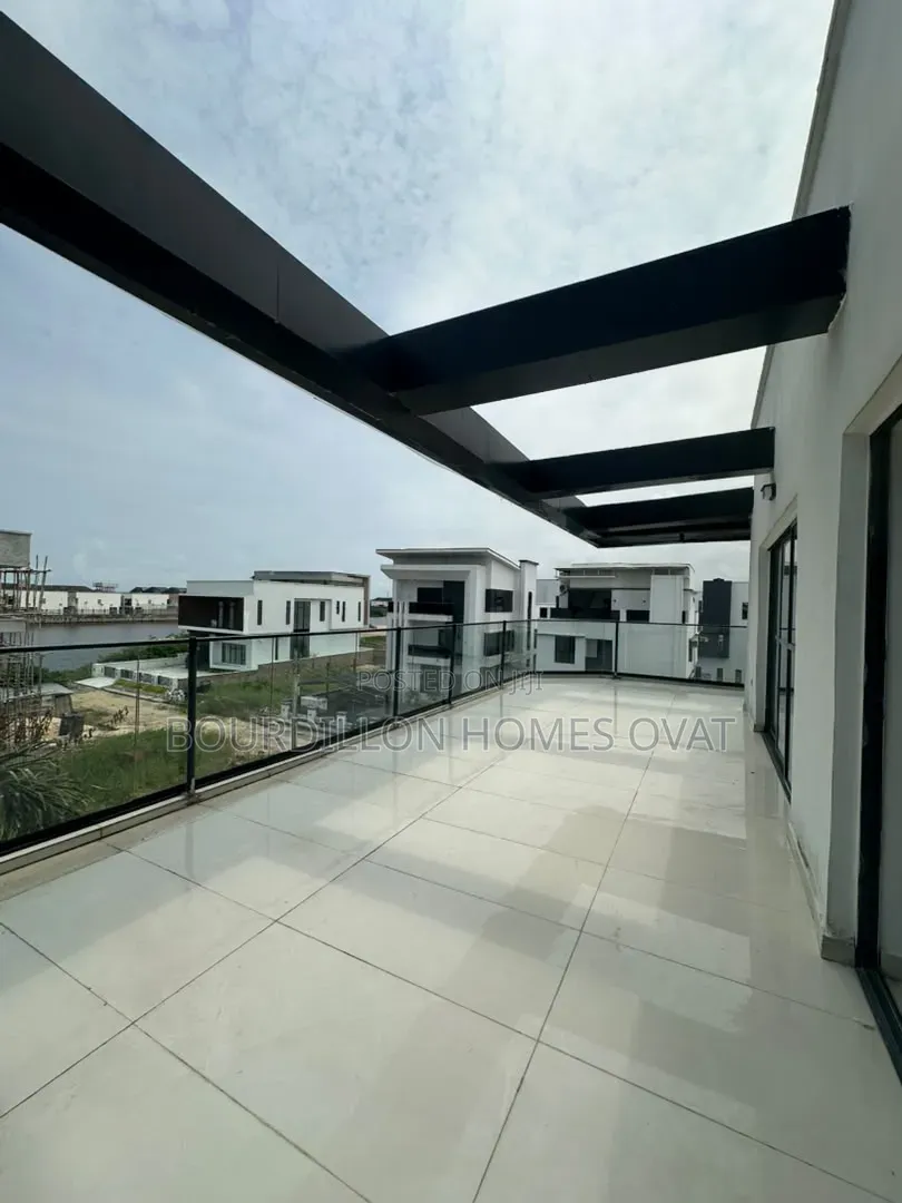 5bdrm Duplex in Megamound Estate for sale
