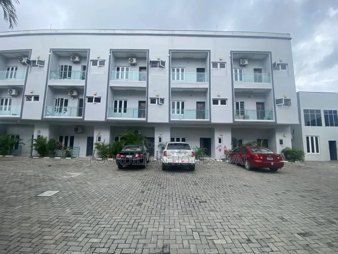 4bdrm Duplex in Illaje Ajah Lagos for rent