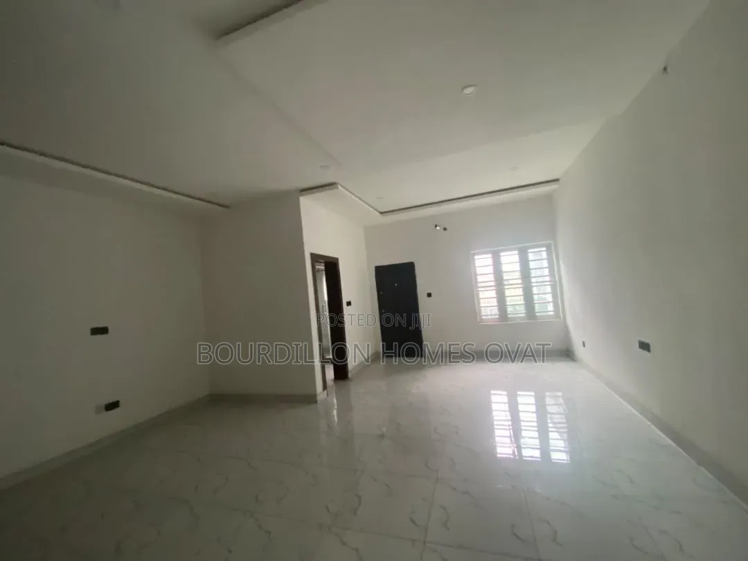 4bdrm Duplex in Illaje Ajah Lagos for rent