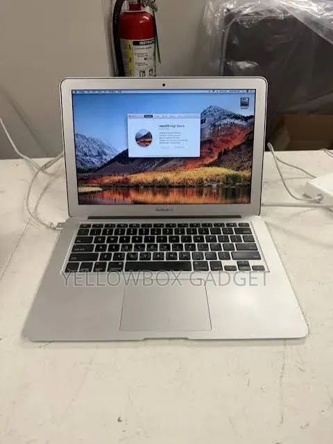New Laptop Apple MacBook Air 2012 4GB Intel Core i5 SSD 128GB