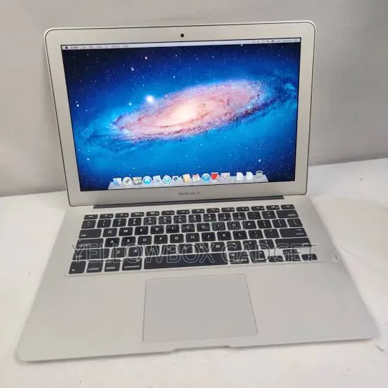 New Laptop Apple MacBook Air 2012 4GB Intel Core i5 SSD 128GB