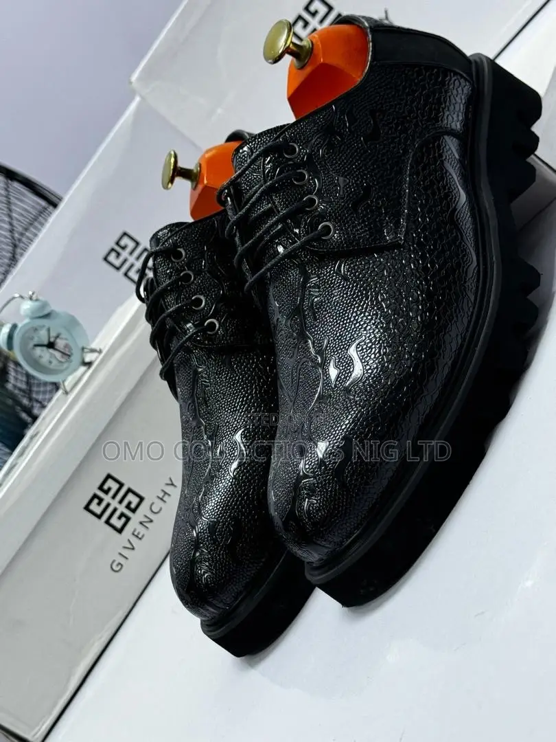 Givenchy Men’s Luxury Black Leather Lace-Up Shoes