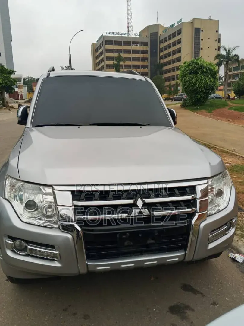 Mitsubishi Pajero 2020 Silver