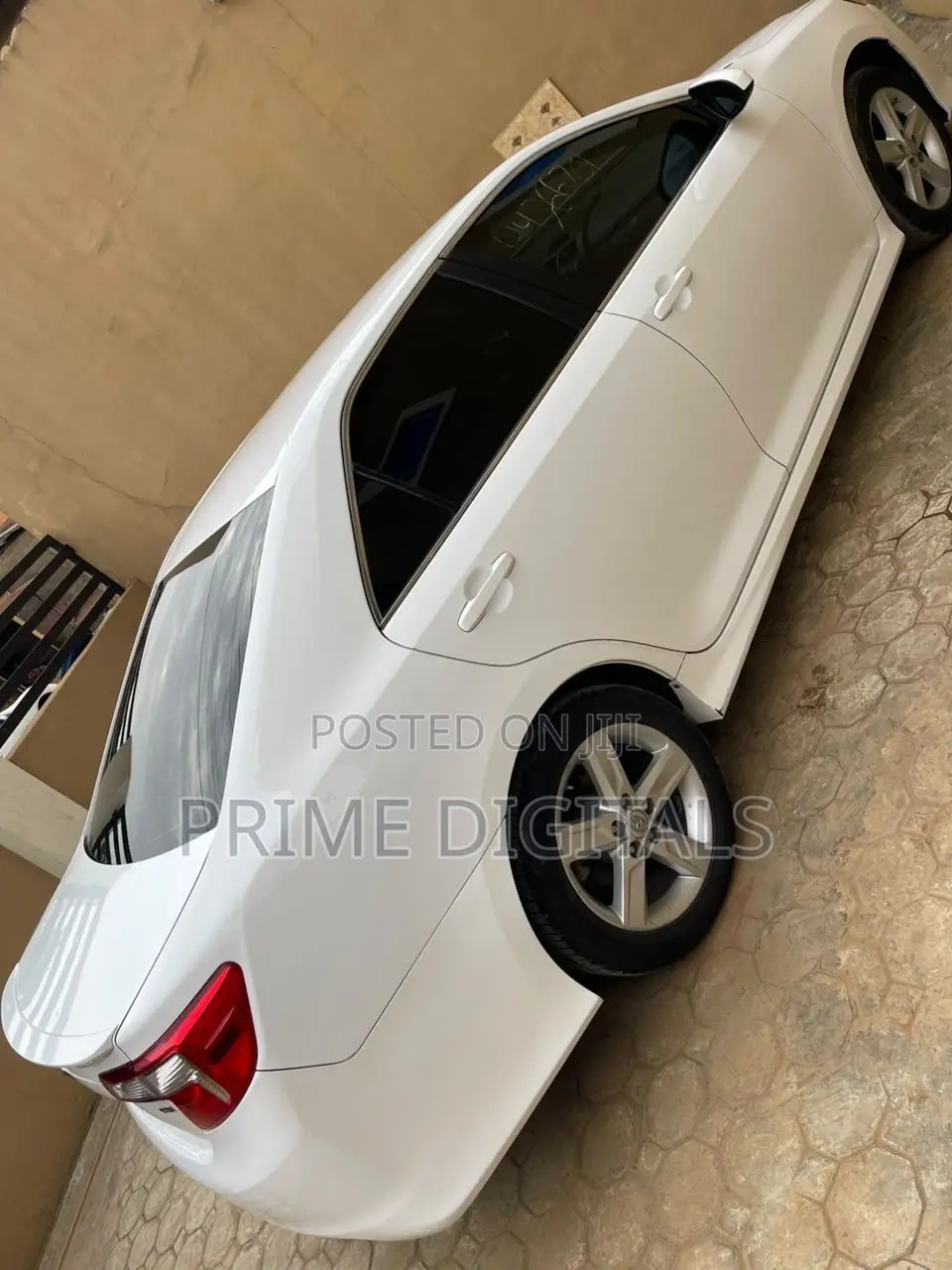 Toyota Camry SE 4dr Sedan (2.5L 4cyl 6A) 2014 White