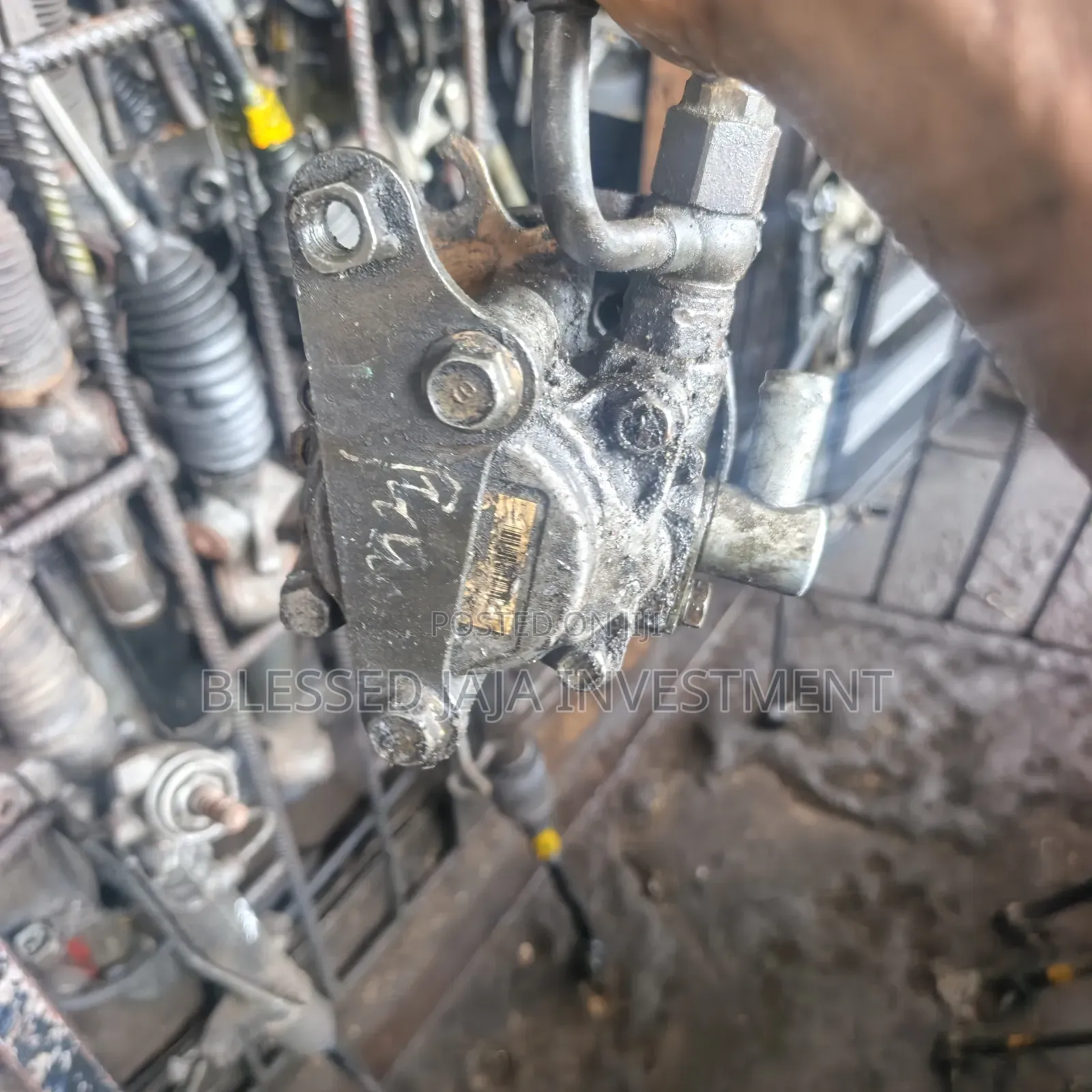 A Power Steering Pump for a 3mz-Fe Engine ( Lexus RX330 or ES330)