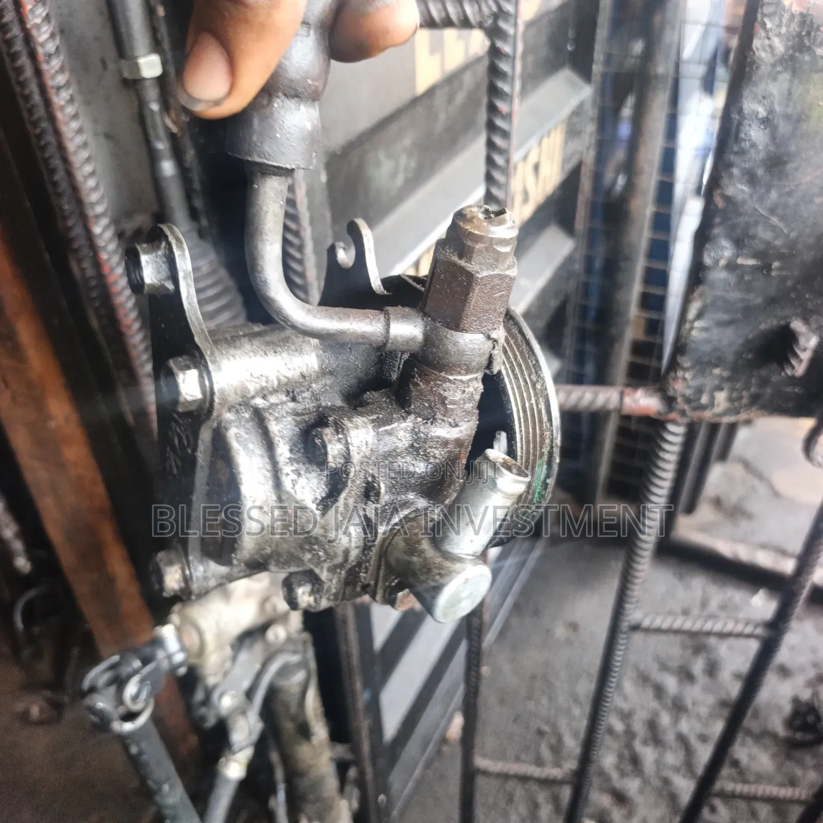 A Power Steering Pump for a 3mz-Fe Engine ( Lexus RX330 or ES330)