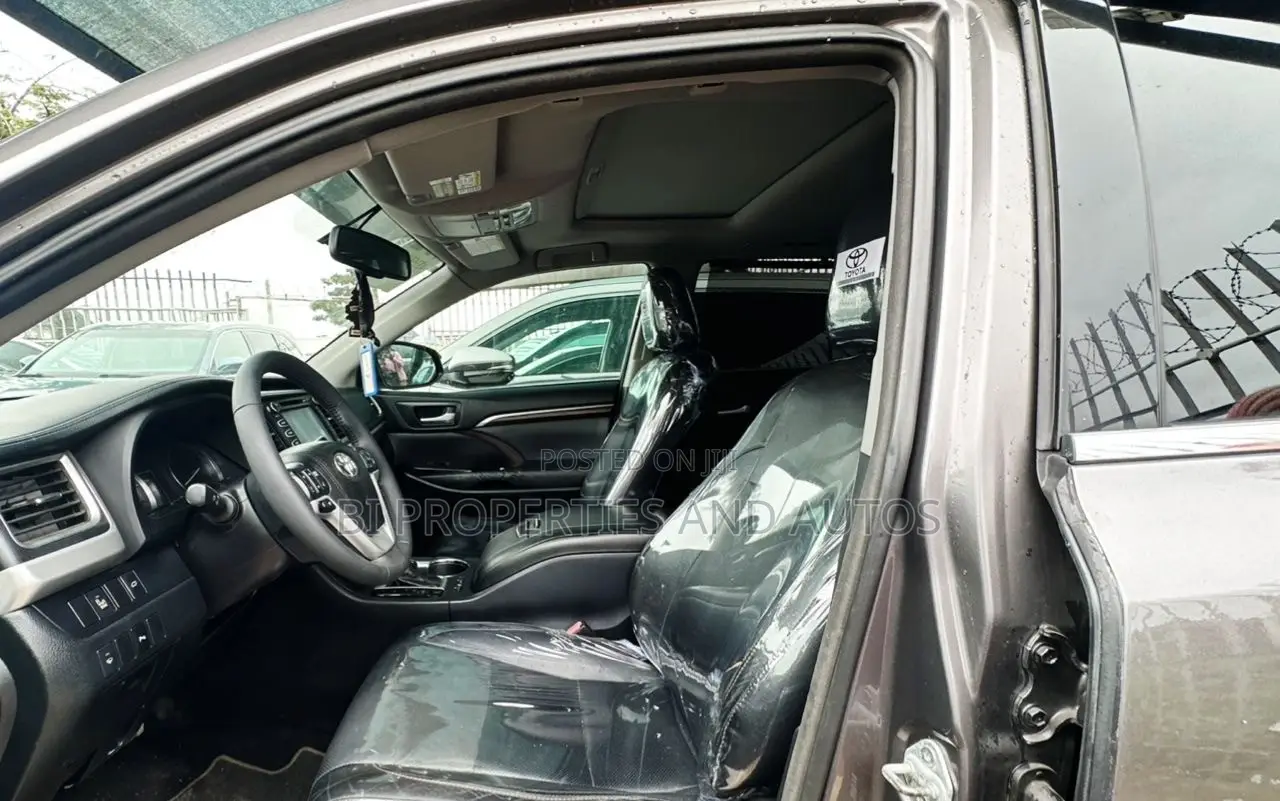Toyota Highlander Limited 4dr SUV AWD (3.5L 6cyl 6A) 2014 Gray