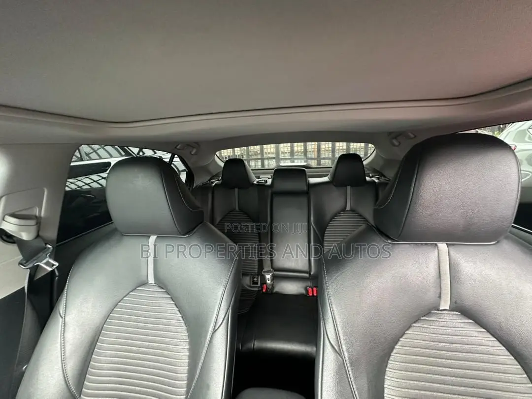Toyota Camry SE FWD (2.5L 4cyl 8AM) 2018 Gray