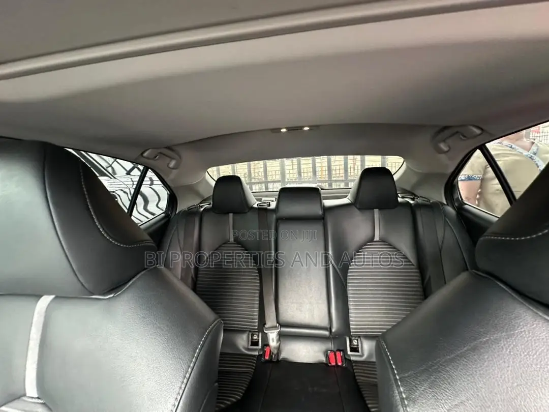 Toyota Camry SE FWD (2.5L 4cyl 8AM) 2018 Gray