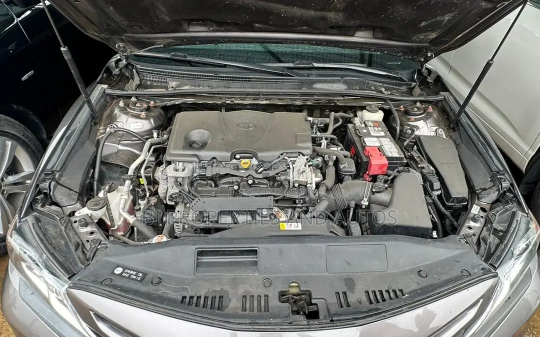 Toyota Camry SE FWD (2.5L 4cyl 8AM) 2018 Gray
