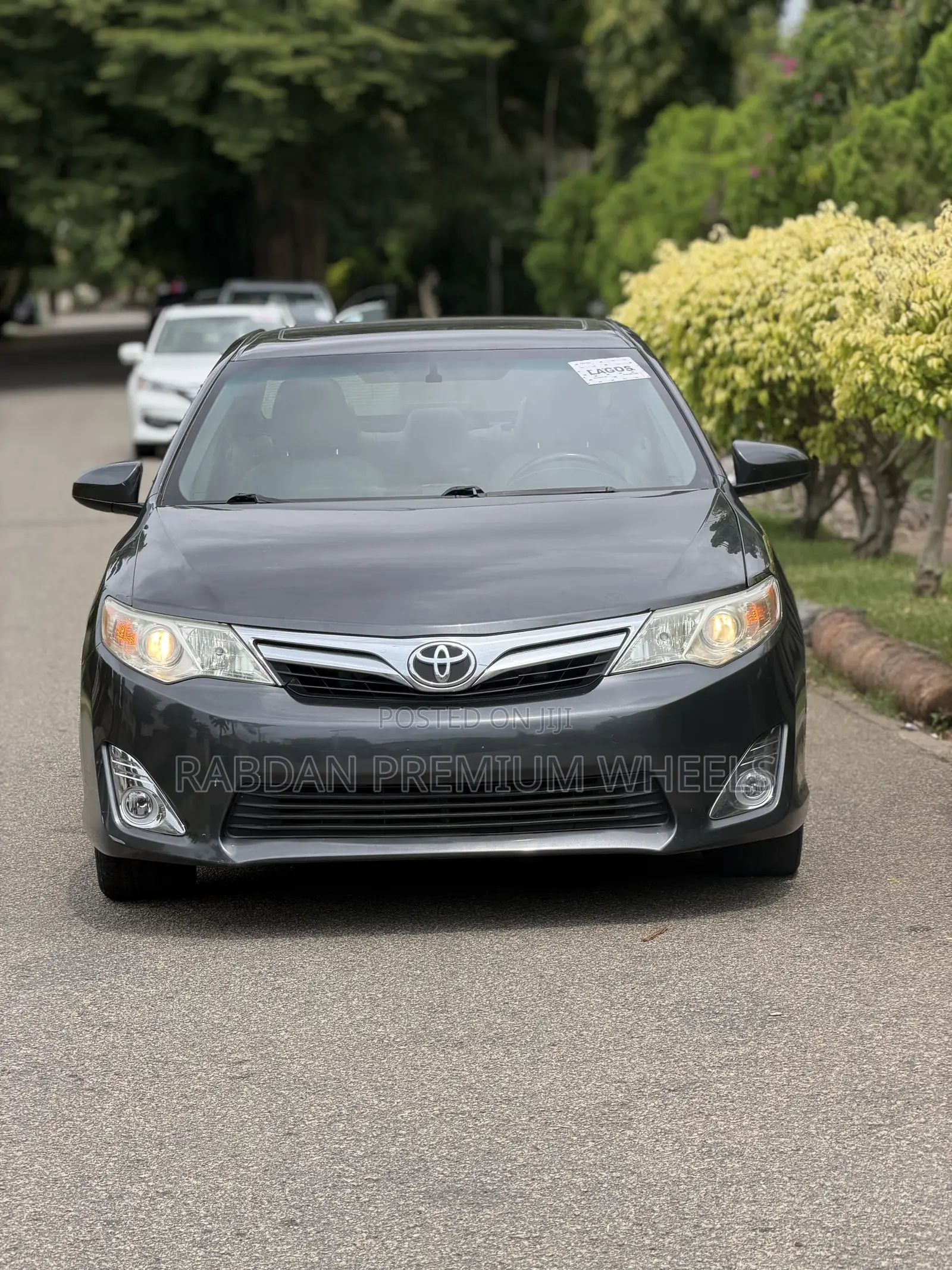 Toyota Camry XLE 4dr Sedan (2.5L 4cyl 6A) 2013 Gray