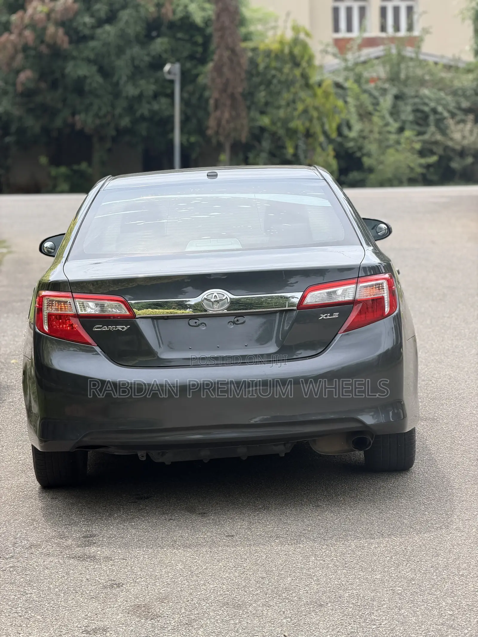 Toyota Camry XLE 4dr Sedan (2.5L 4cyl 6A) 2013 Gray