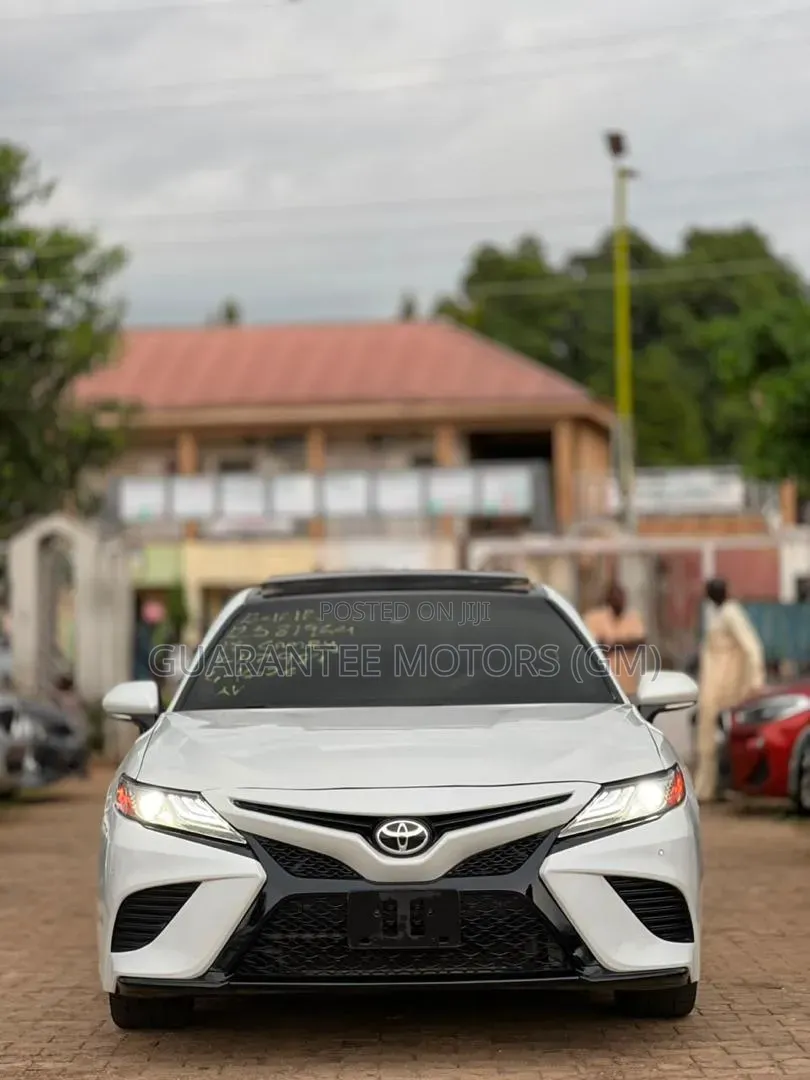Toyota Camry XSE FWD (2.5L 4cyl 8AM) 2018 White