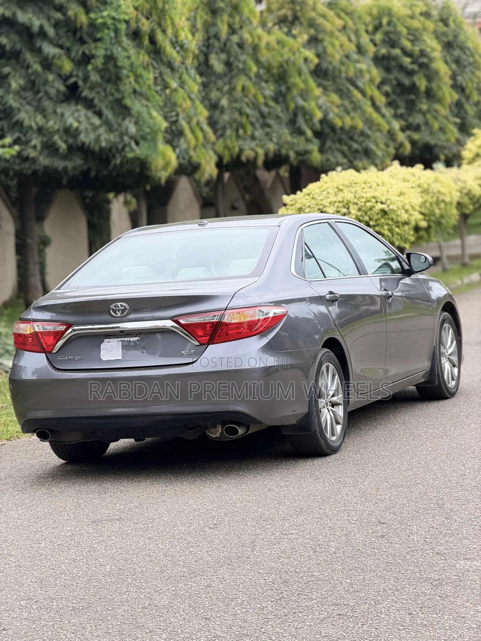 Toyota Camry XLE 4dr Sedan (3.5L 6cyl 6A) 2017 Gray