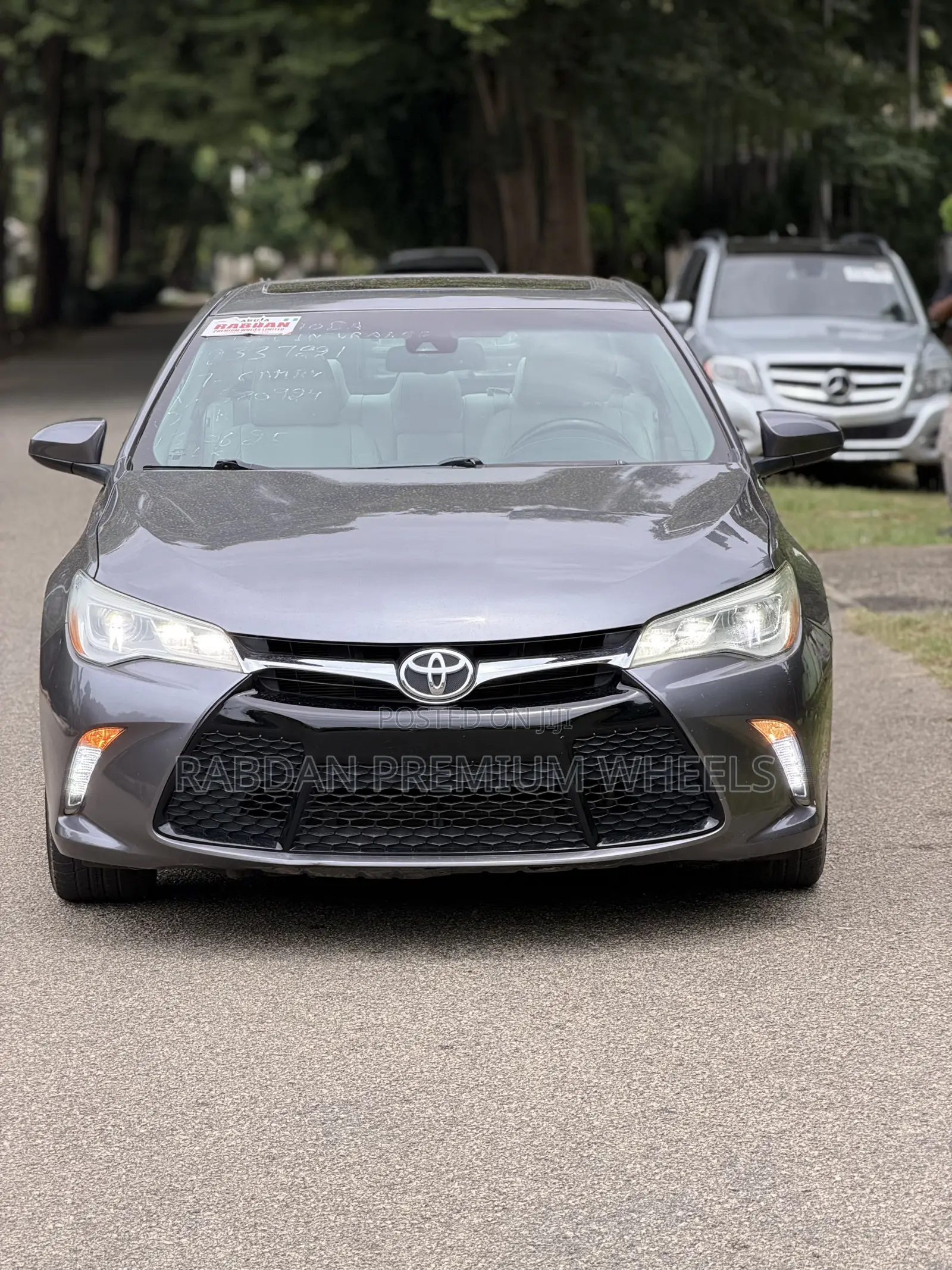 Toyota Camry XLE 4dr Sedan (3.5L 6cyl 6A) 2017 Gray