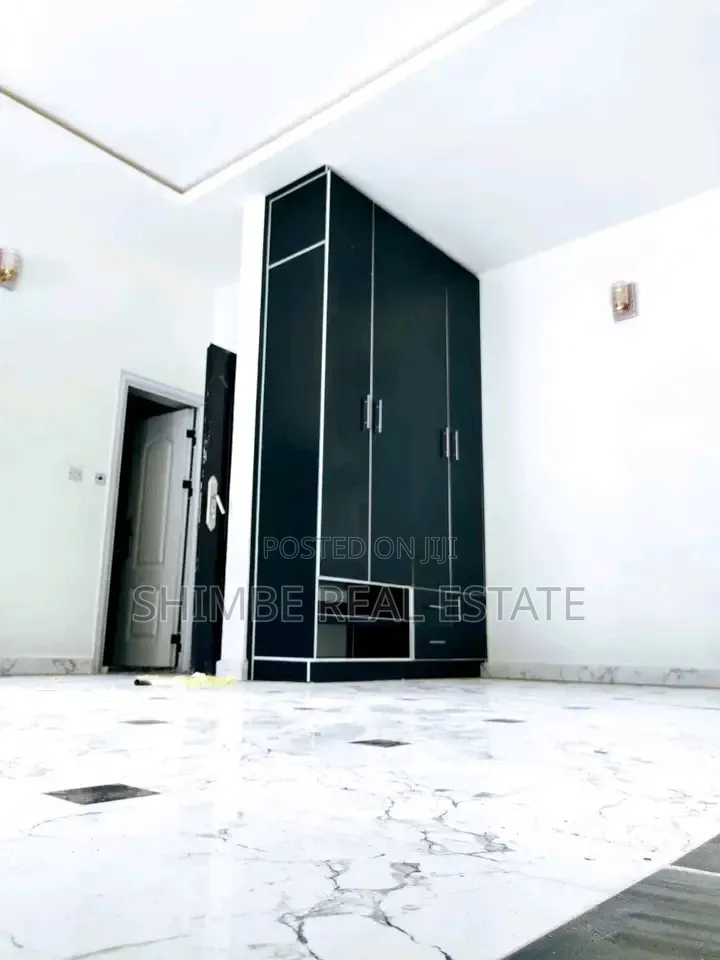 2bdrm Block of Flats in Shelter Afrique, Uyo for rent