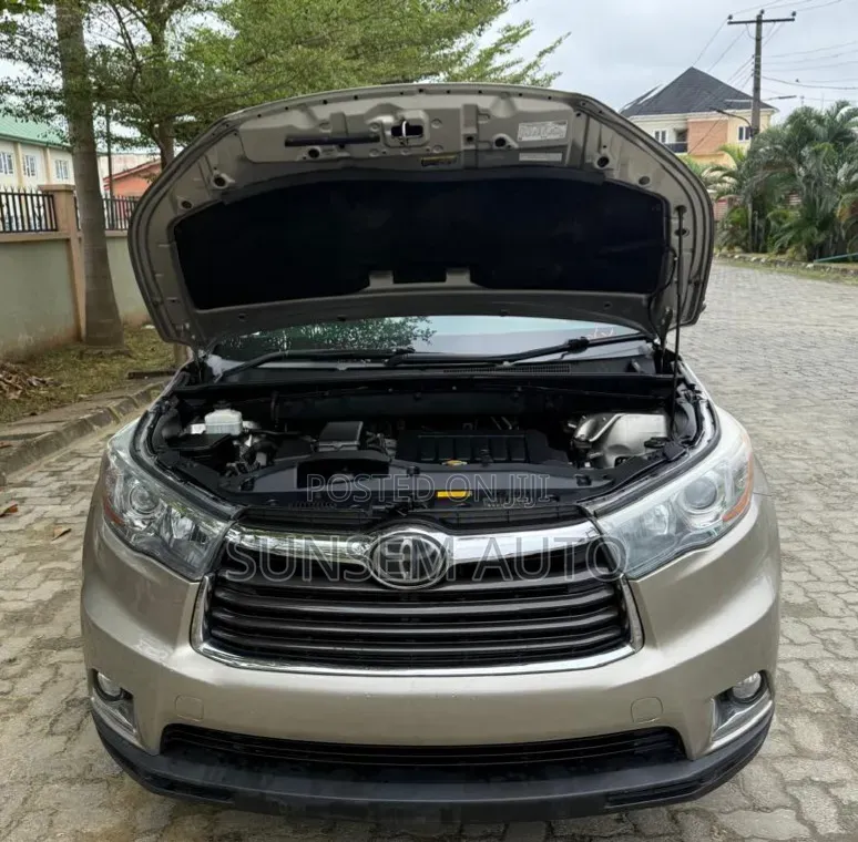 Toyota Highlander Limited 4dr SUV AWD (3.5L 6cyl 6A) 2015 Gold