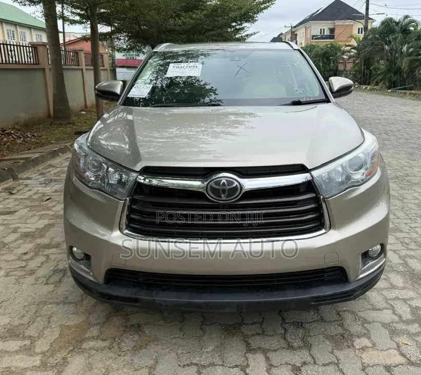 Toyota Highlander Limited 4dr SUV AWD (3.5L 6cyl 6A) 2015 Gold