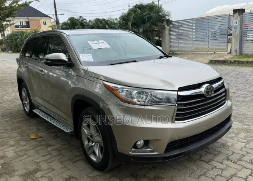 Toyota Highlander Limited 4dr SUV AWD (3.5L 6cyl 6A) 2015 Gold