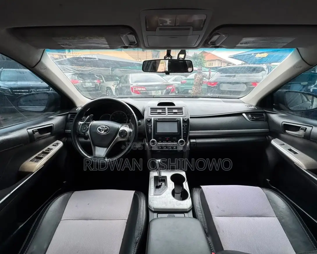 Toyota Camry SE 4dr Sedan (2.5L 4cyl 6A) 2012 Gray