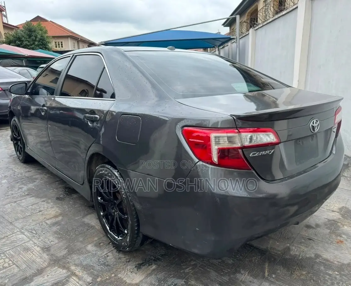 Toyota Camry SE 4dr Sedan (2.5L 4cyl 6A) 2012 Gray